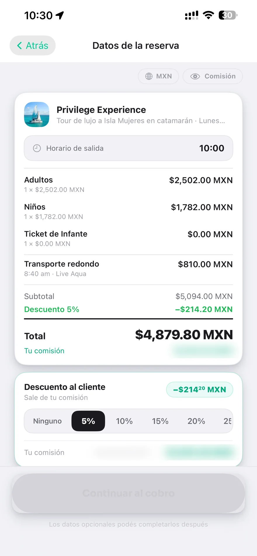 Formulario con nombre, correo y teléfono del titular de la reserva